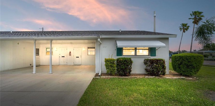 House in Bradenton, Florida 2 bedrooms, 80.36 sq.m. № 2202951