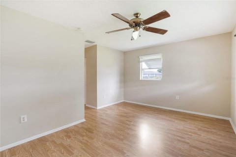 House in Bradenton, Florida 2 bedrooms, 80.36 sq.m. № 2202951 - photo 4