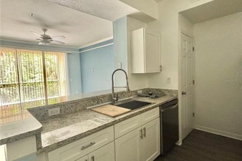 Condominio en alquiler en Tampa, Florida, 2 dormitorios, 95.88 m2 № 1823013 - foto 4