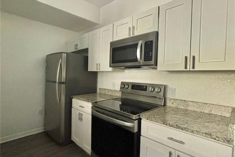 Condominio en alquiler en Tampa, Florida, 2 dormitorios, 95.88 m2 № 1823013 - foto 3