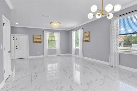 House in Land O' Lakes, Florida 6 bedrooms, 395.67 sq.m. № 2416478 - photo 4