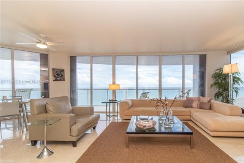 Condo in Sunny Isles Beach, Florida, 3 bedrooms  № 1864783 - photo 8