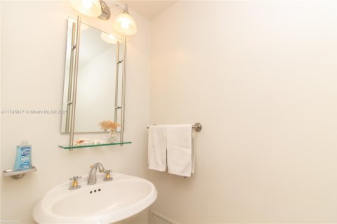 Condo in Sunny Isles Beach, Florida, 3 bedrooms  № 1864783 - photo 13