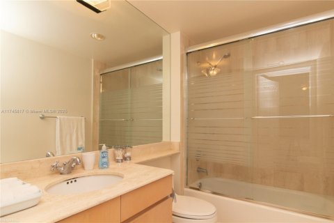 Condo in Sunny Isles Beach, Florida, 3 bedrooms  № 1864783 - photo 24