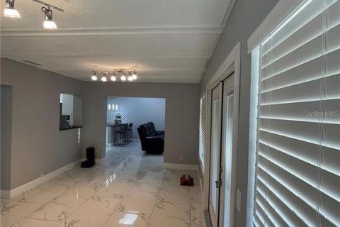 House in Orlando, Florida 4 bedrooms, 181.16 sq.m. № 2284415 - photo 11