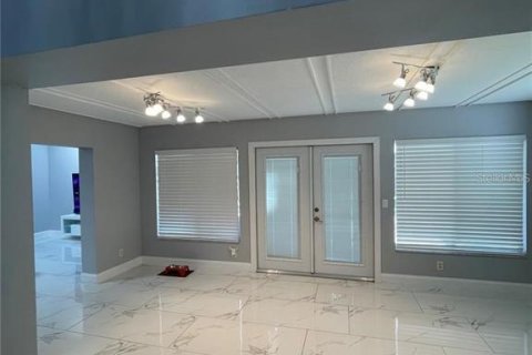 House in Orlando, Florida 4 bedrooms, 181.16 sq.m. № 2284415 - photo 12