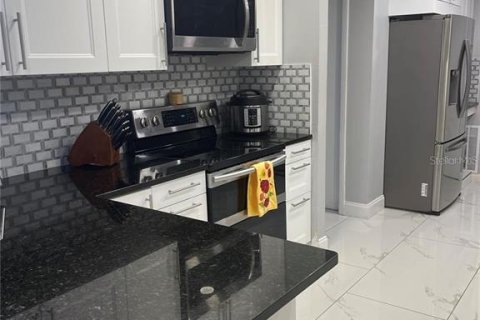 House in Orlando, Florida 4 bedrooms, 181.16 sq.m. № 2284415 - photo 7
