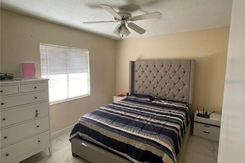 House in Orlando, Florida 4 bedrooms, 181.16 sq.m. № 2284415 - photo 15
