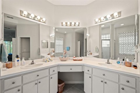 House in Weeki Wachee, Florida 2 bedrooms, 145.39 sq.m. № 2205128 - photo 27