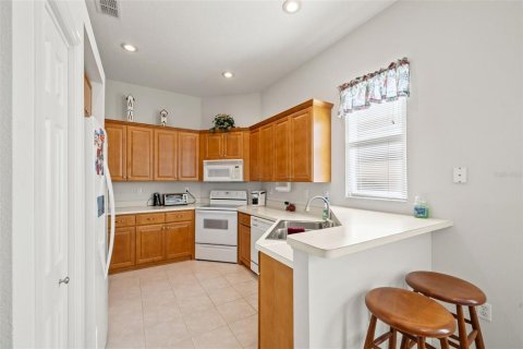 House in Weeki Wachee, Florida 2 bedrooms, 145.39 sq.m. № 2205128 - photo 13
