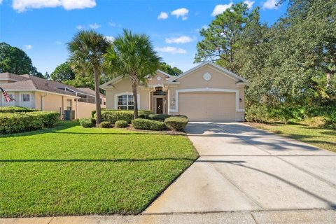House in Weeki Wachee, Florida 2 bedrooms, 145.39 sq.m. № 2205128 - photo 2