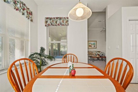 House in Weeki Wachee, Florida 2 bedrooms, 145.39 sq.m. № 2205128 - photo 16