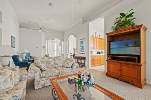 House in Weeki Wachee, Florida 2 bedrooms, 145.39 sq.m. № 2205128 - photo 7
