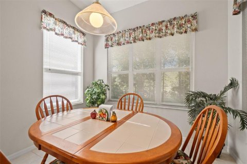 House in Weeki Wachee, Florida 2 bedrooms, 145.39 sq.m. № 2205128 - photo 17