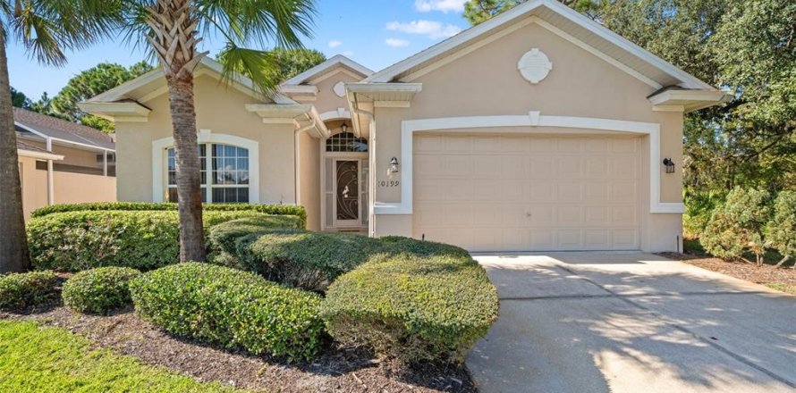 House in Weeki Wachee, Florida 2 bedrooms, 145.39 sq.m. № 2205128