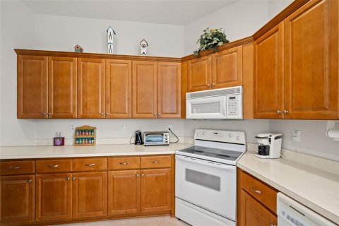 House in Weeki Wachee, Florida 2 bedrooms, 145.39 sq.m. № 2205128 - photo 14