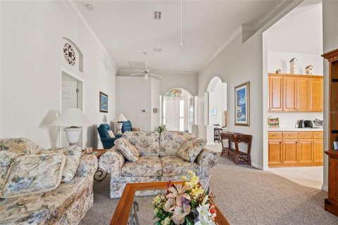 House in Weeki Wachee, Florida 2 bedrooms, 145.39 sq.m. № 2205128 - photo 8