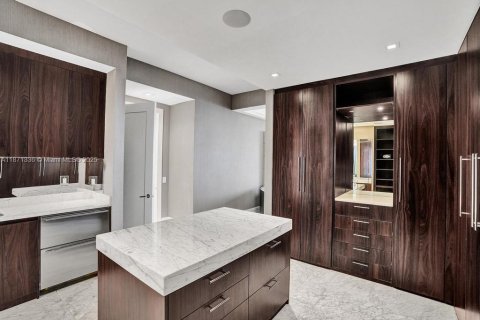 Condominio en venta en Bal Harbour, Florida, 3 dormitorios, 263.75 m2 № 2018542 - foto 13