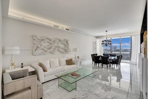 Condominio en venta en Bal Harbour, Florida, 3 dormitorios, 263.75 m2 № 2018542 - foto 29