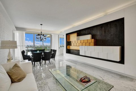 Condominio en venta en Bal Harbour, Florida, 3 dormitorios, 263.75 m2 № 2018542 - foto 30