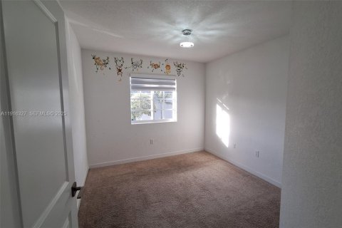 Townhouse in Miami Gardens, Florida 4 bedrooms, 148.83 sq.m. № 1982851 - photo 24