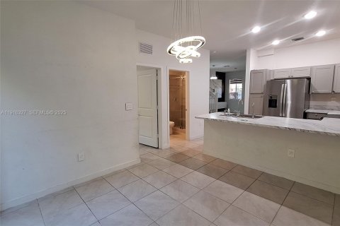 Townhouse in Miami Gardens, Florida 4 bedrooms, 148.83 sq.m. № 1982851 - photo 7