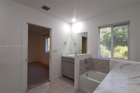 Townhouse in Miami Gardens, Florida 4 bedrooms, 148.83 sq.m. № 1982851 - photo 16
