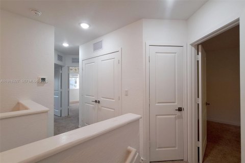 Townhouse in Miami Gardens, Florida 4 bedrooms, 148.83 sq.m. № 1982851 - photo 12