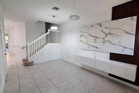 Townhouse in Miami Gardens, Florida 4 bedrooms, 148.83 sq.m. № 1982851 - photo 4