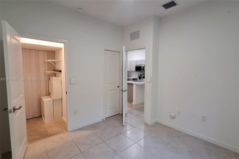 Townhouse in Miami Gardens, Florida 4 bedrooms, 148.83 sq.m. № 1982851 - photo 9