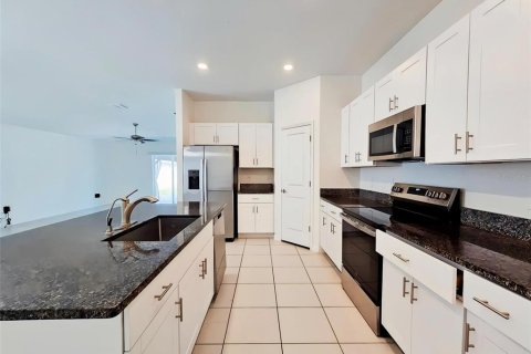 Villa ou maison à louer à Wimauma, Floride: 4 chambres, 171.03 m2 № 2388285 - photo 4