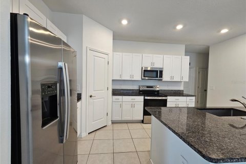 Villa ou maison à louer à Wimauma, Floride: 4 chambres, 171.03 m2 № 2388285 - photo 5