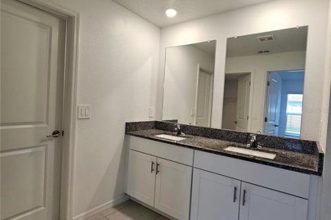 Villa ou maison à louer à Wimauma, Floride: 4 chambres, 171.03 m2 № 2388285 - photo 12