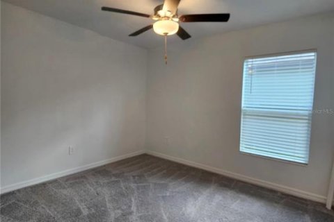 Villa ou maison à louer à Wimauma, Floride: 4 chambres, 171.03 m2 № 2388285 - photo 16