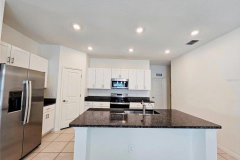 Villa ou maison à louer à Wimauma, Floride: 4 chambres, 171.03 m2 № 2388285 - photo 3