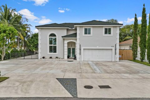 Дом в Майами, Флорида 4 спальни, 238.39м2 № 2009408