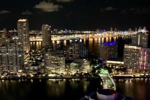 Copropriété à vendre à Miami, Floride: 2 chambres, 118.73 m2 № 1947059 - photo 2