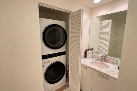 Copropriété à vendre à Miami, Floride: 2 chambres, 118.73 m2 № 1947059 - photo 27