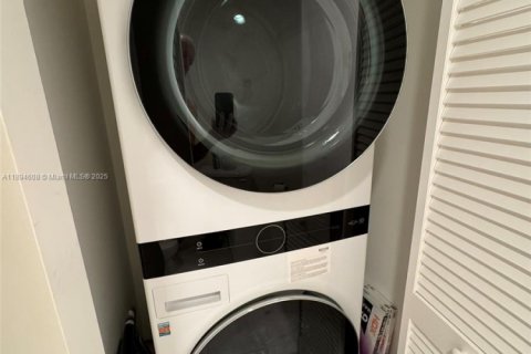 Copropriété à vendre à Miami, Floride: 2 chambres, 118.73 m2 № 1947059 - photo 26