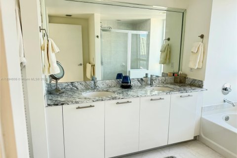 Copropriété à vendre à Miami, Floride: 2 chambres, 118.73 m2 № 1947059 - photo 21