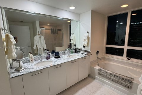 Copropriété à vendre à Miami, Floride: 2 chambres, 118.73 m2 № 1947059 - photo 19