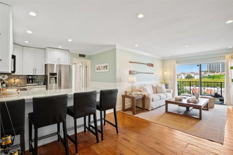 Condo in North Miami Beach, Florida, 2 bedrooms  № 2035196 - photo 3