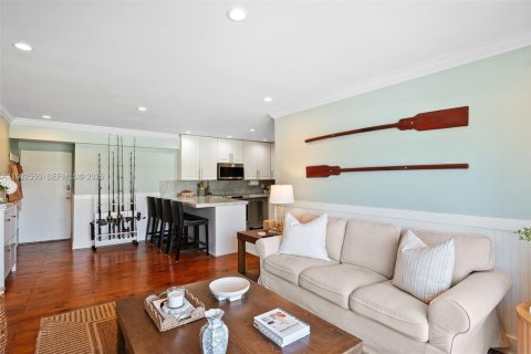 Condo in North Miami Beach, Florida, 2 bedrooms  № 2035196 - photo 10