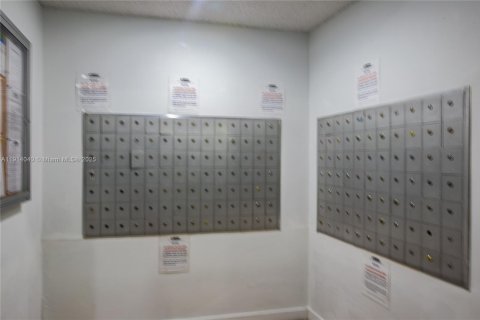 Copropriété à louer à Hallandale Beach, Floride: 1 chambre, 85.47 m2 № 1969706 - photo 10