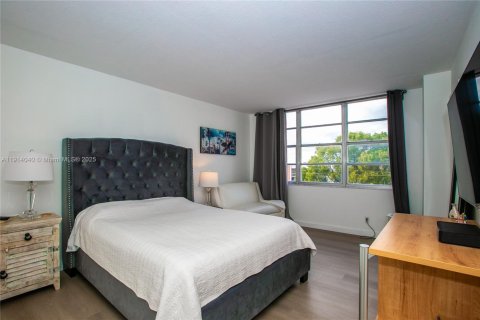 Copropriété à louer à Hallandale Beach, Floride: 1 chambre, 85.47 m2 № 1969706 - photo 14