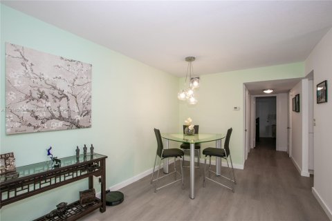 Copropriété à louer à Hallandale Beach, Floride: 1 chambre, 85.47 m2 № 1969706 - photo 21