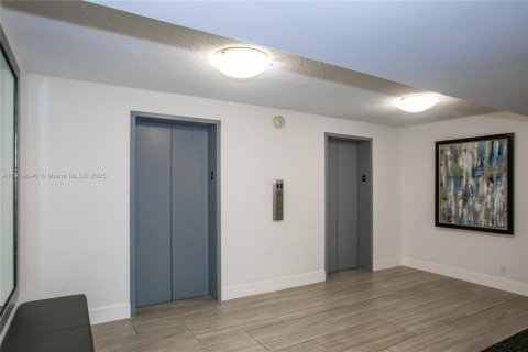 Copropriété à louer à Hallandale Beach, Floride: 1 chambre, 85.47 m2 № 1969706 - photo 28