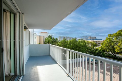 Copropriété à louer à Hallandale Beach, Floride: 1 chambre, 85.47 m2 № 1969706 - photo 17
