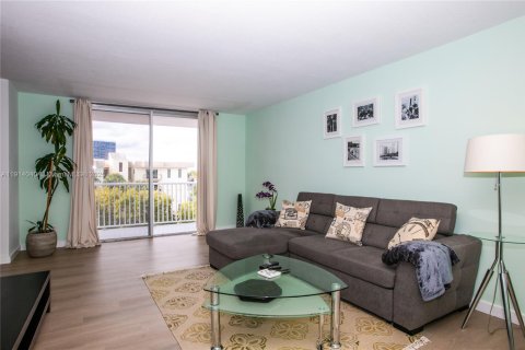 Copropriété à louer à Hallandale Beach, Floride: 1 chambre, 85.47 m2 № 1969706 - photo 11