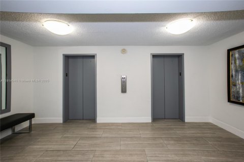 Copropriété à louer à Hallandale Beach, Floride: 1 chambre, 85.47 m2 № 1969706 - photo 27